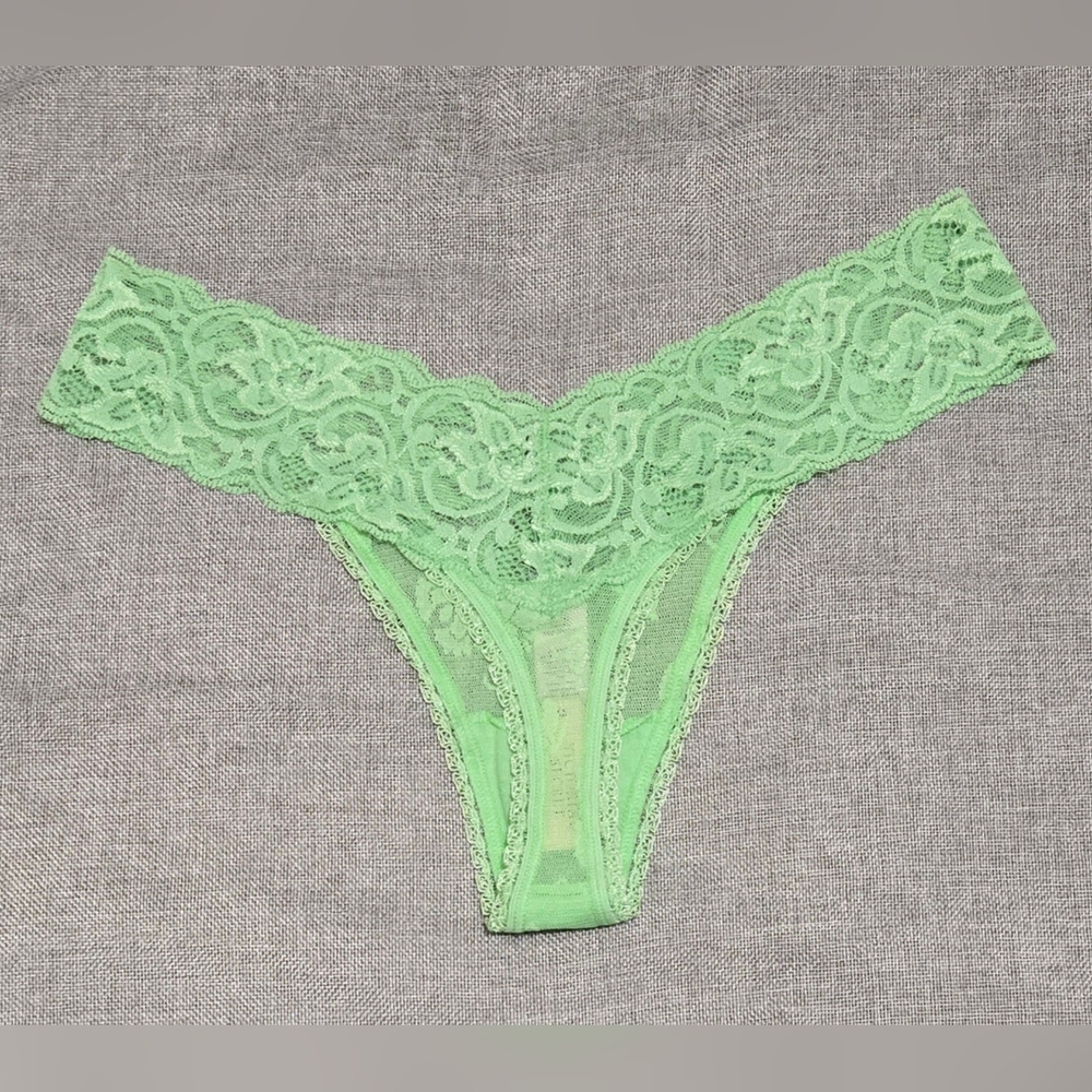 Victoria's Secret Angels Lace and Mesh Low Rise Thong - Picture 3 of 4